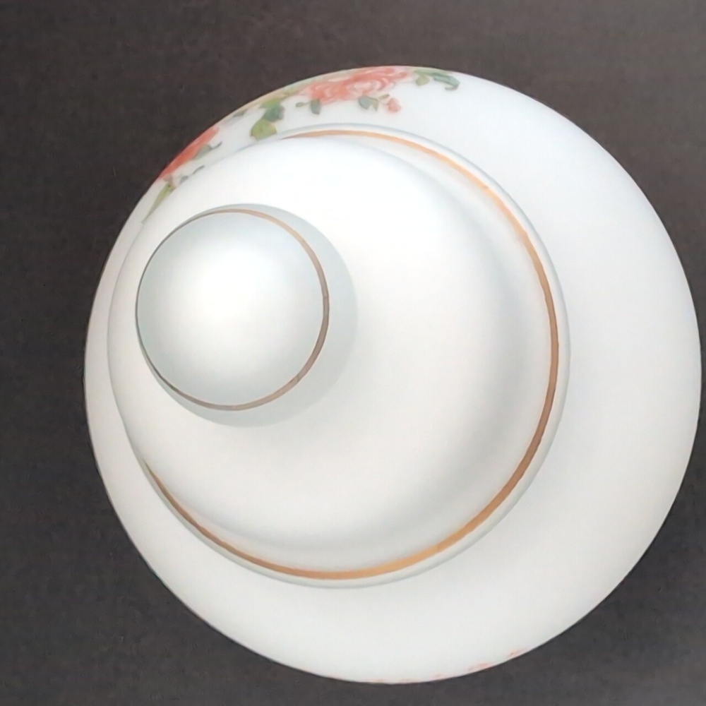 Vintage Frosted White Satin Oriental Ginger Jar with Lid. - Picture 10 of 11